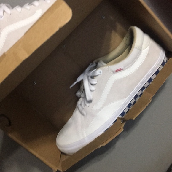 Vans - Picture 2 of 2